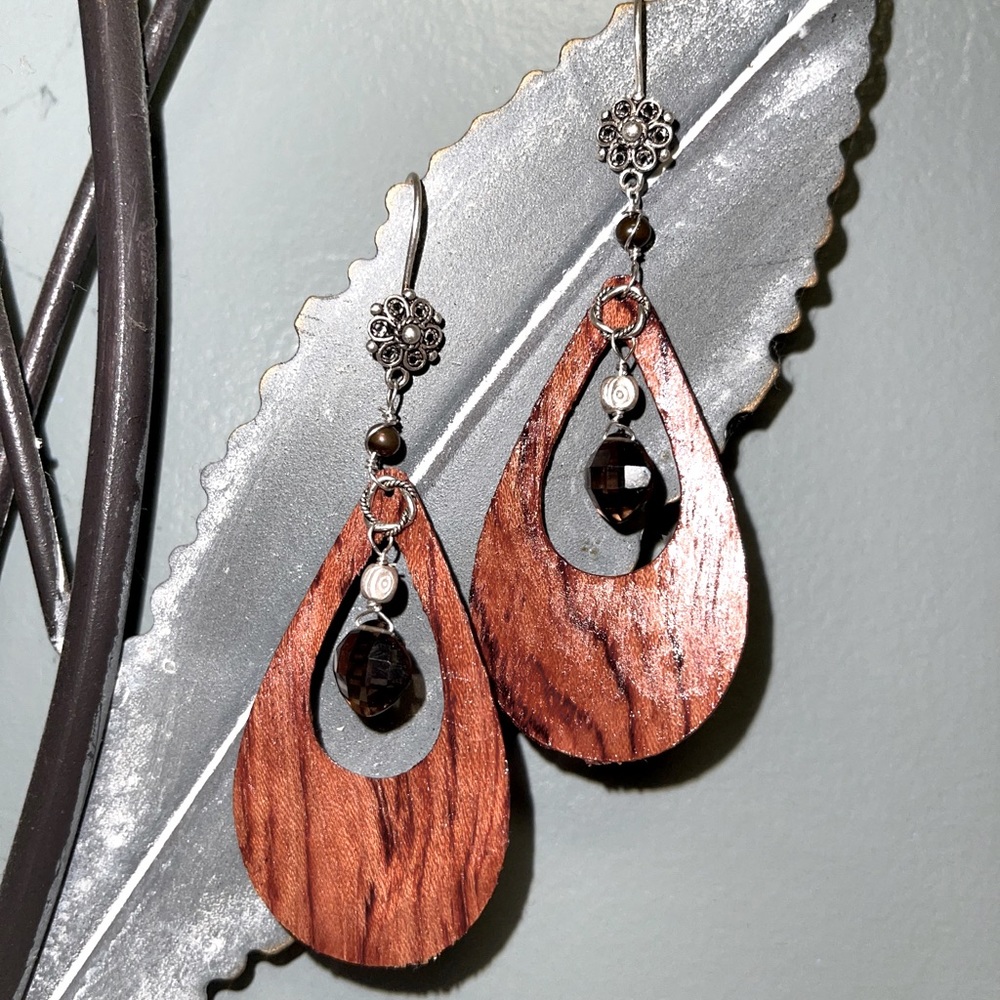 VIVI SMOKEY QUARTZ AND PEARL EARRINGS MULTI